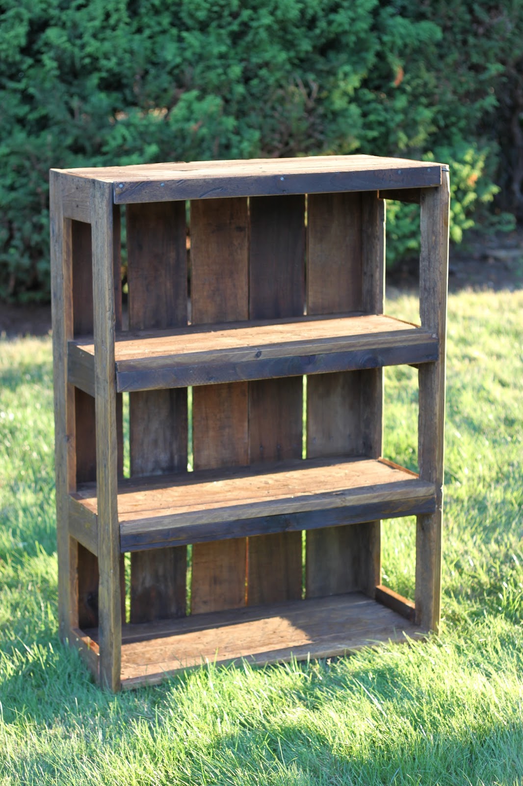 Pallet Bookshelf