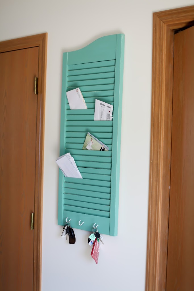 Shutter Mail Holder