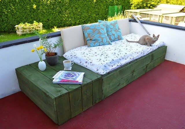 Pallet-Based Day Bed