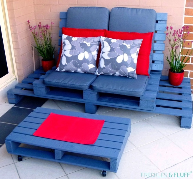 Wooden Pallet Chillout Lounge