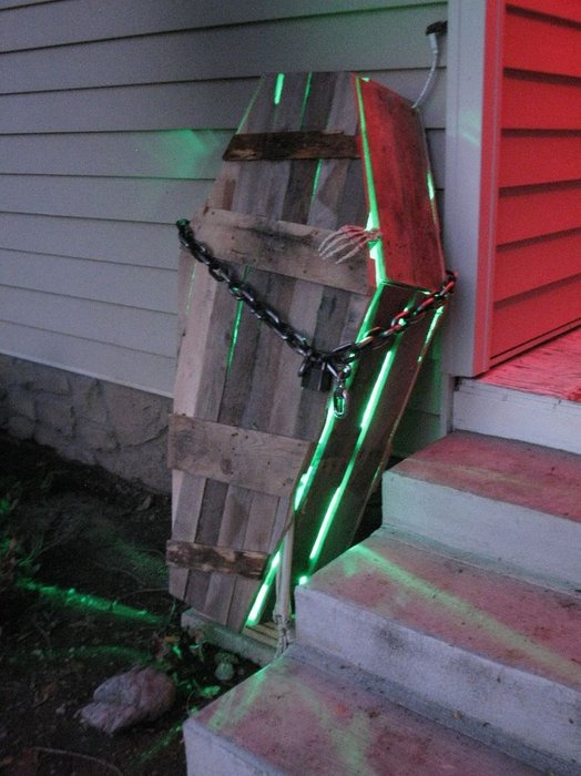 Pallet Halloween Coffin Decoration