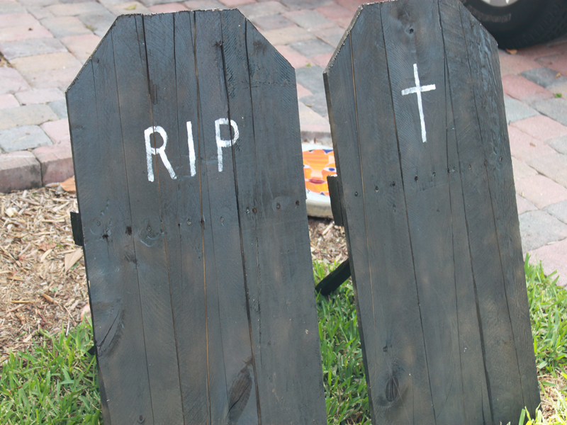 Simple Pallet Tombstones