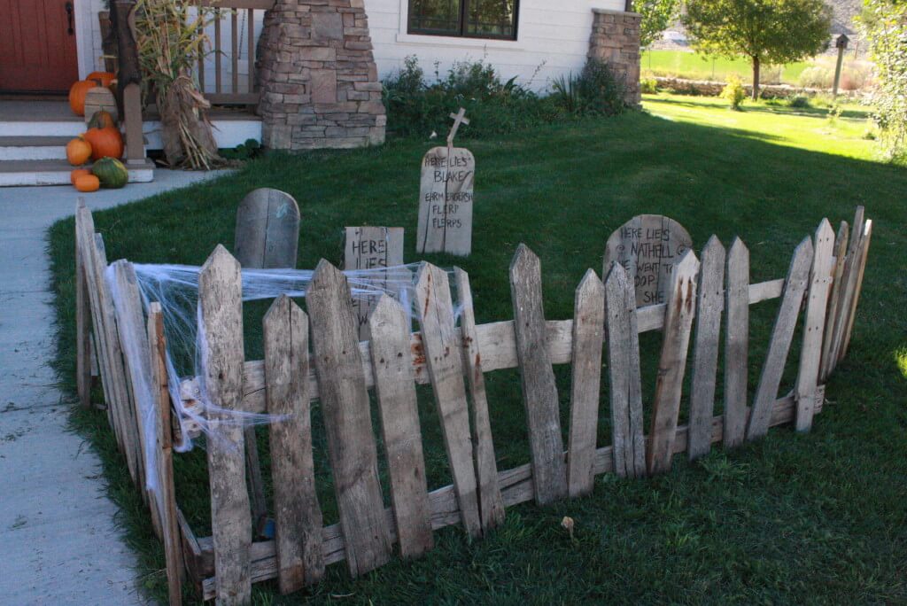 Spooky Pallet Graveyard